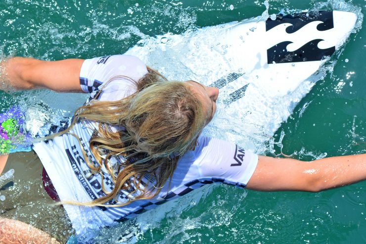 Samantha Sibley surfeuse pro 